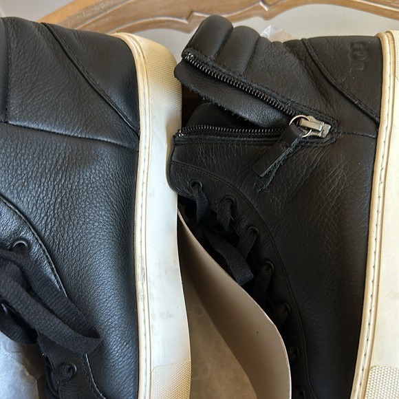 UGGS LOW BLACK ZIP BOOTIES - Picture 6 of 7